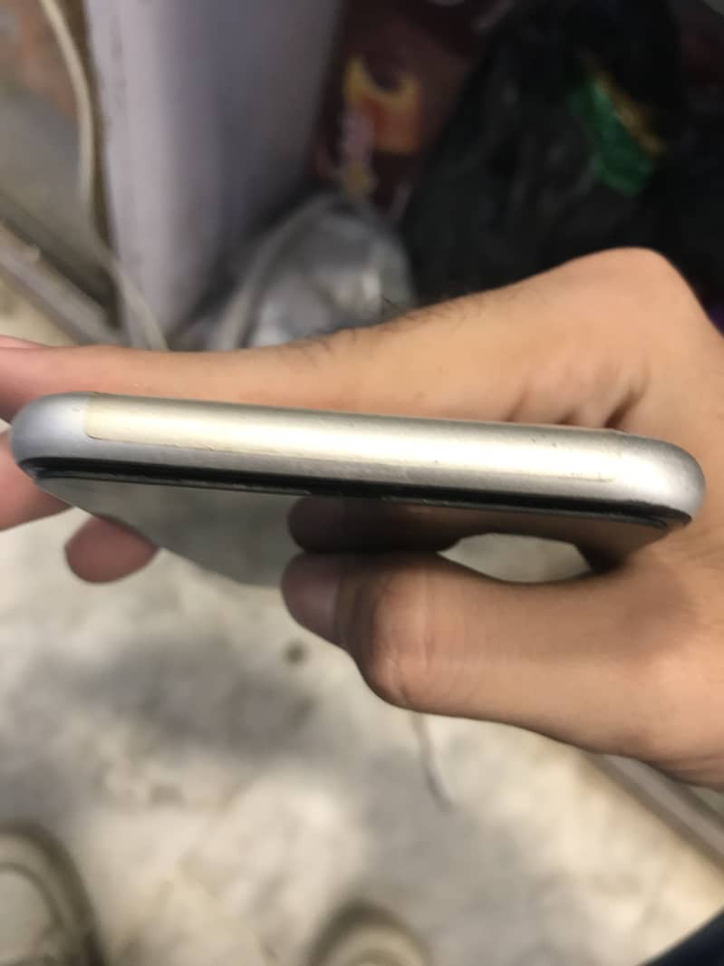 Apple iPhone 11 4
