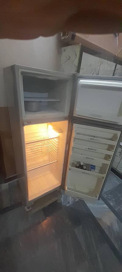 Dawlance fridge urgent sale