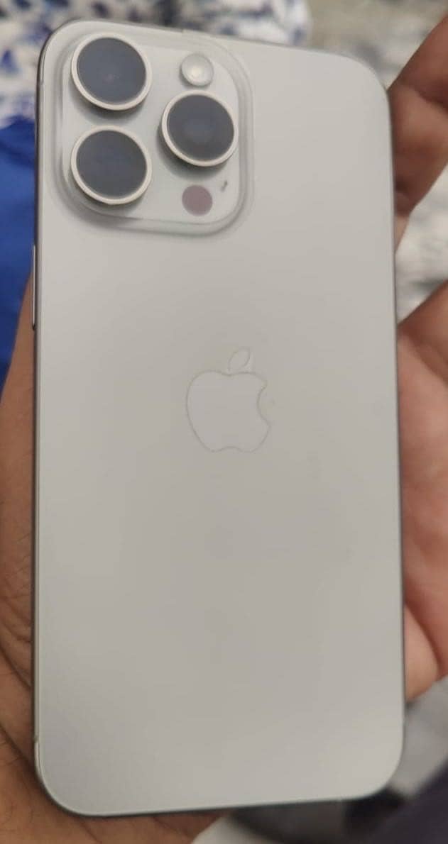 Apple iPhone 15 Pro Max 2