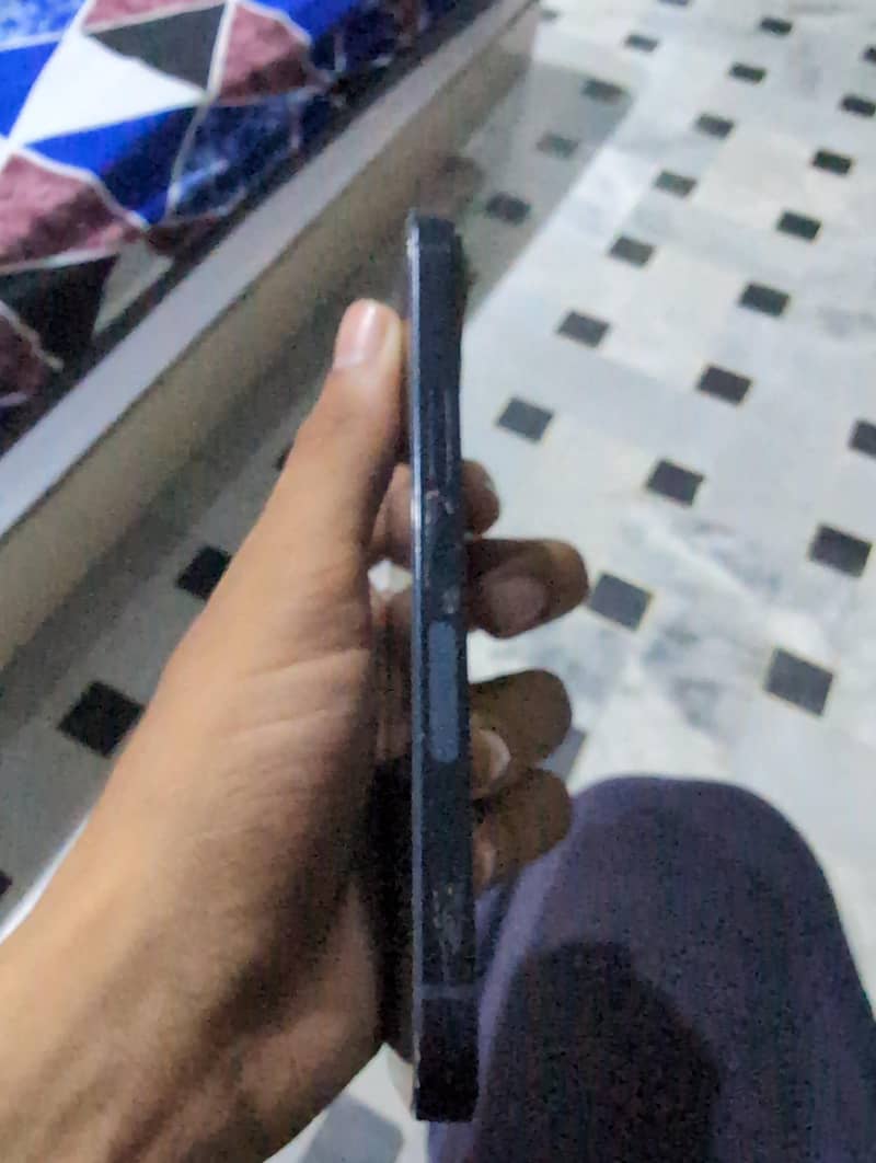 Apple iPhone 13 2