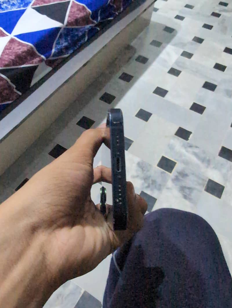 Apple iPhone 13 4