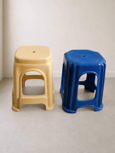 2 Heavy Duty Plastic Stools – 10/10 Condition