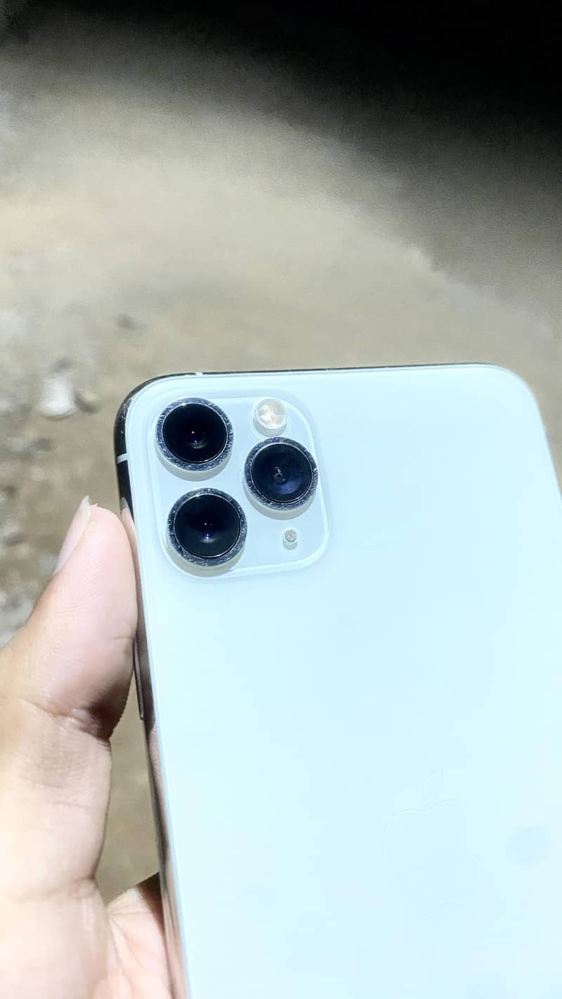 Apple iPhone 11 Pro Max 1