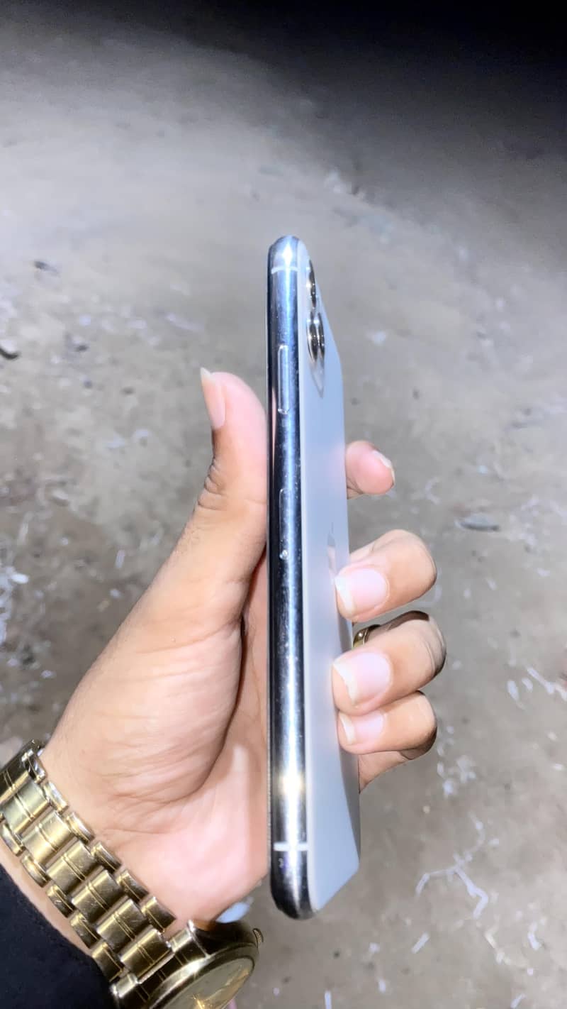 Apple iPhone 11 Pro Max 2