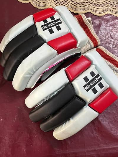 Gloves for cricket