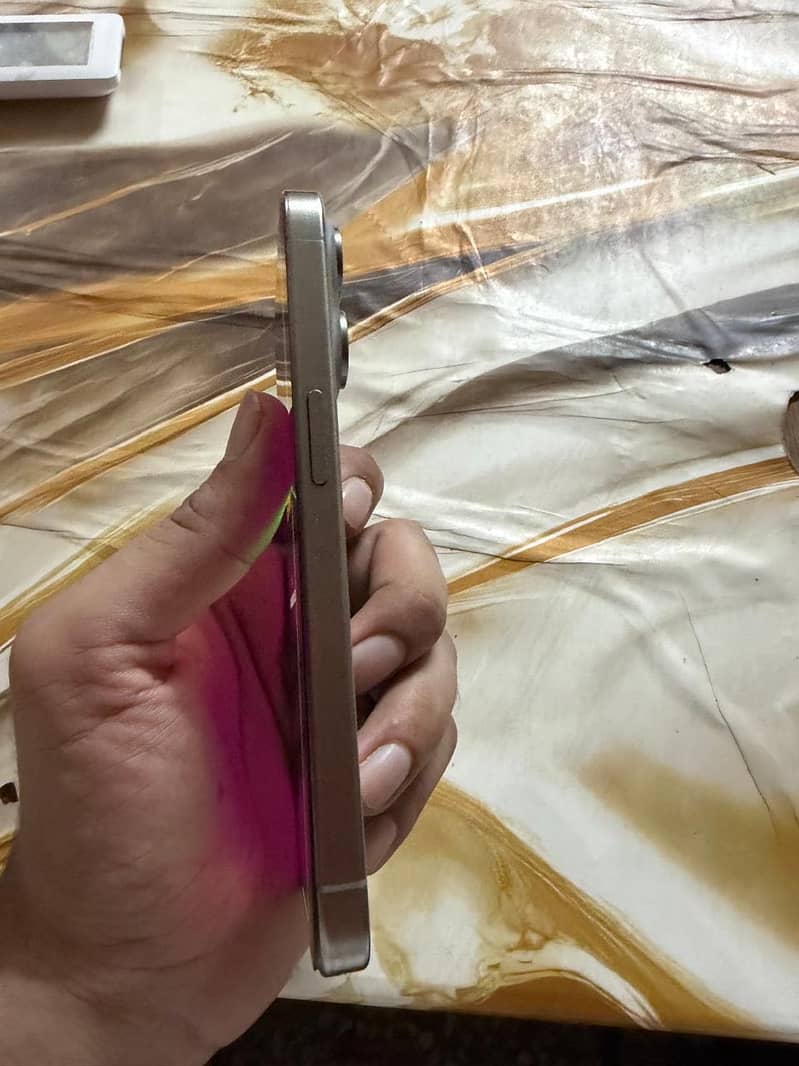 Apple iPhone 15 Pro 0