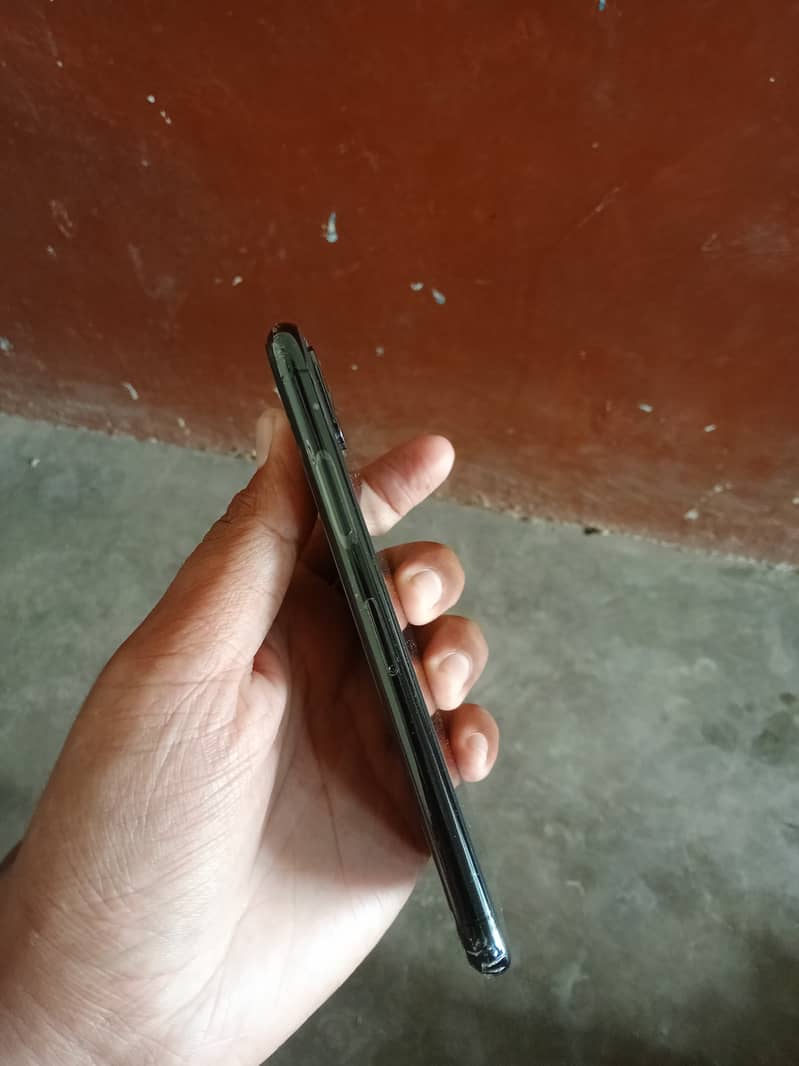 Apple iPhone X 4