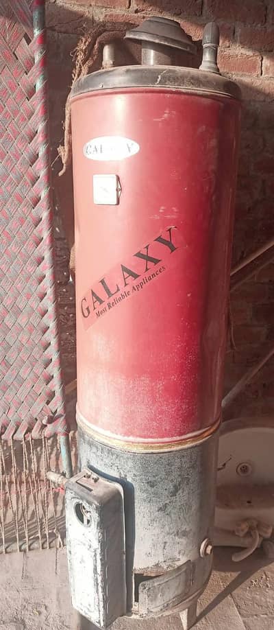 Galaxy Gas Geyser 30 Gallon (Minor repair required ]