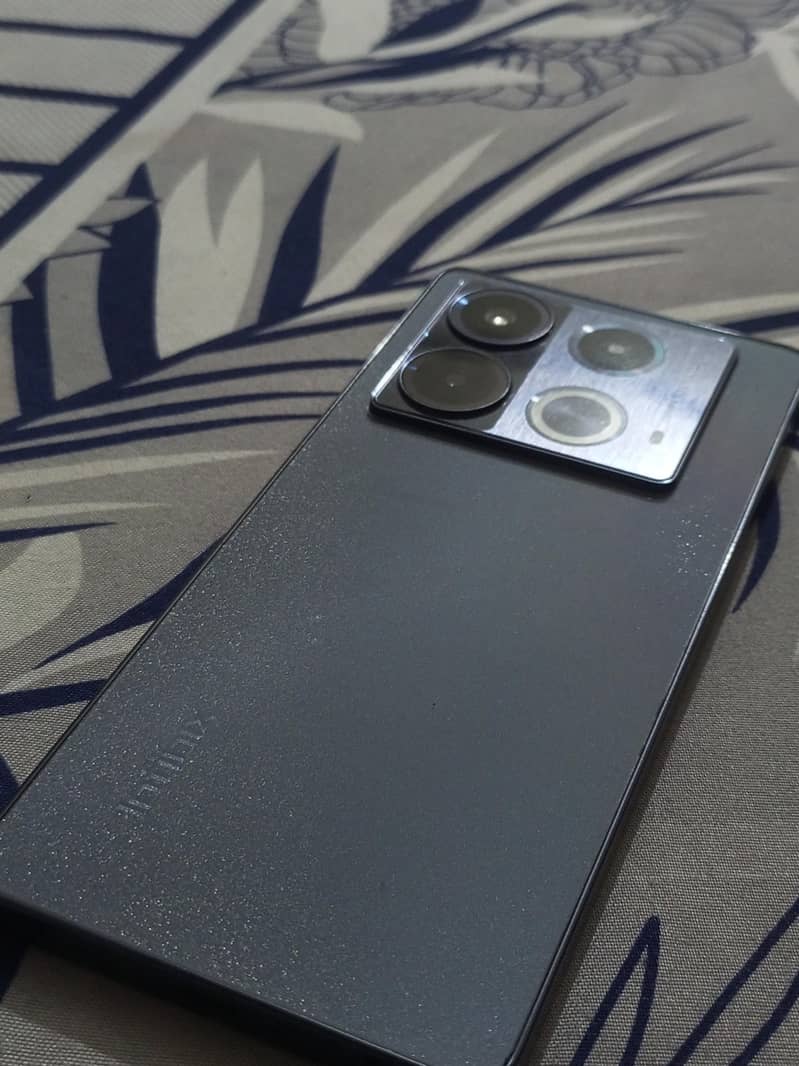Infinix Note 40 5