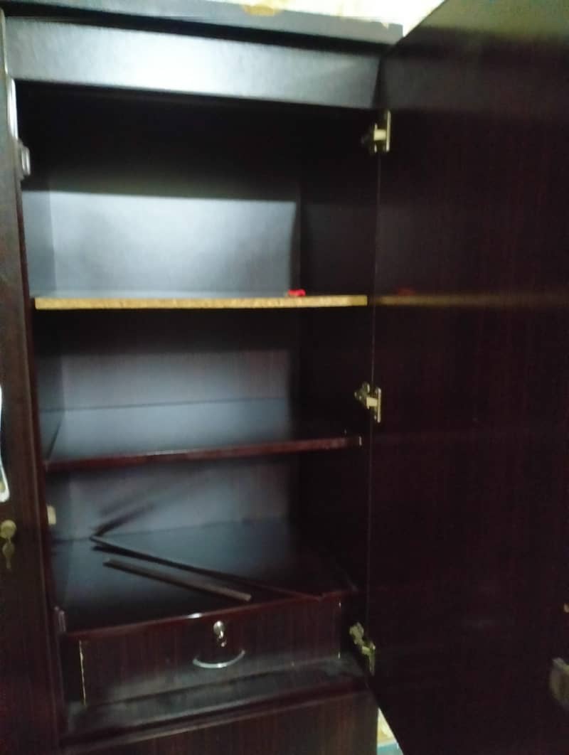 wardrobe 0