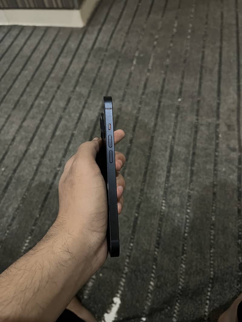 Apple iPhone 13 2