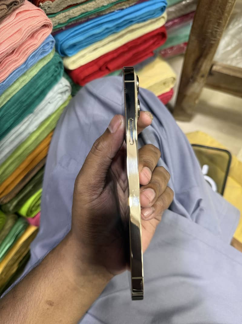 Apple iPhone 13 Pro Max 4