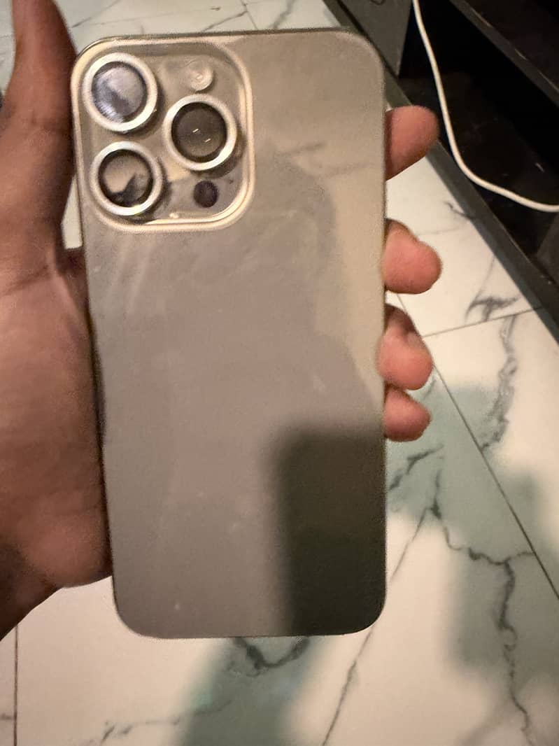 Apple iPhone 15 Pro Max 4