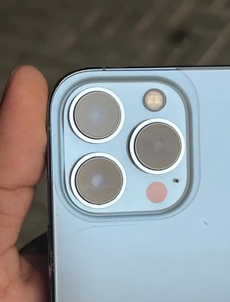 Apple iPhone 13 Pro Max 2