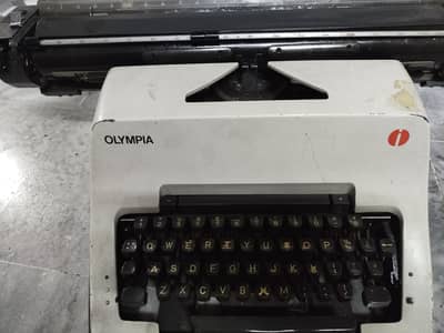 vintage manual type writer in original condition
