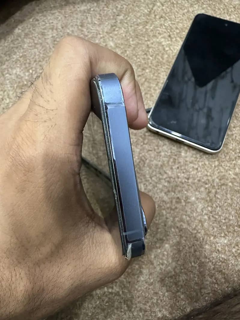 Apple iPhone 13 Pro 2