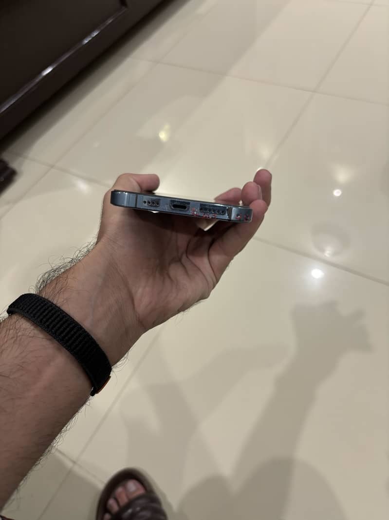 Apple iPhone 13 Pro Max 2