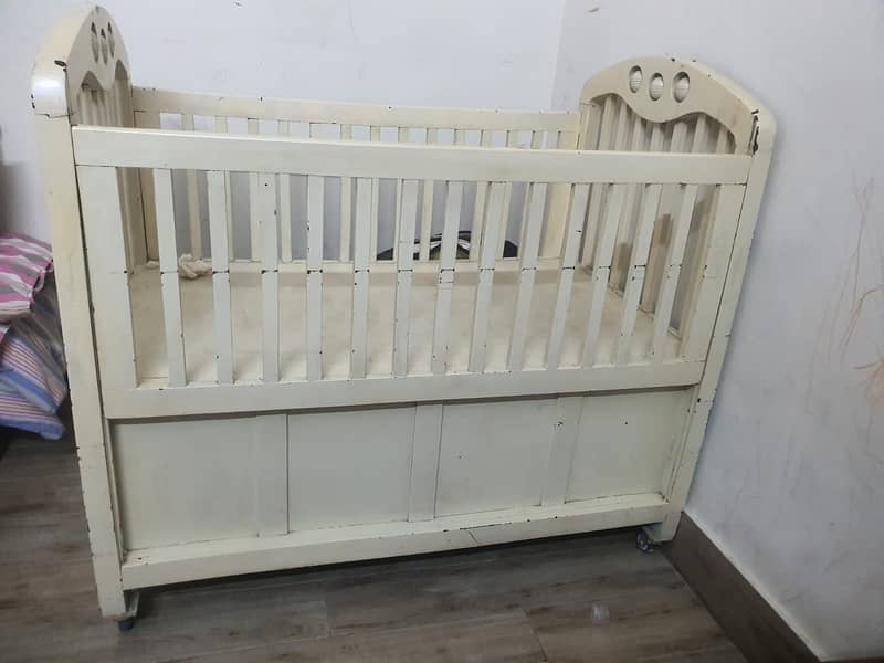 Solid wood crib with storage and lockable wheels 3