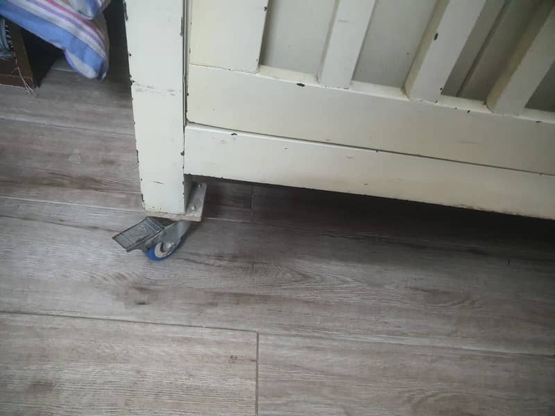 Solid wood crib with storage and lockable wheels 5