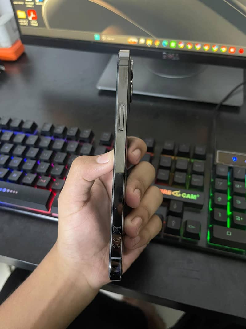 Apple iPhone 12 Pro Max 3