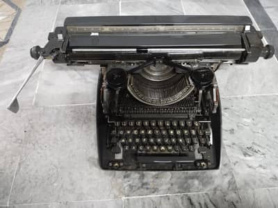 Olympia manual type writer working conditiona