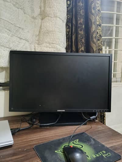 Samsung 22-Inch LED Monitor – Excellent Working Condition