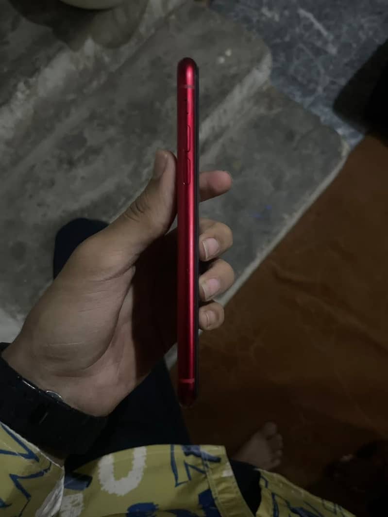 Apple iPhone 11 4