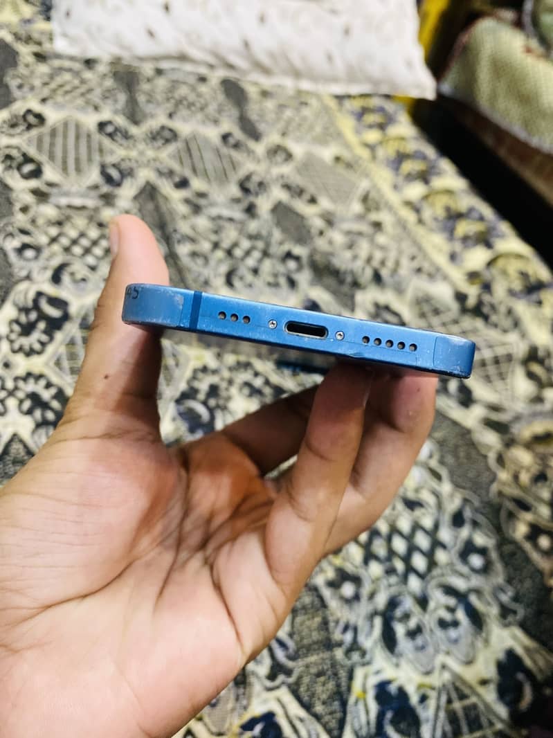Apple iPhone 13 4