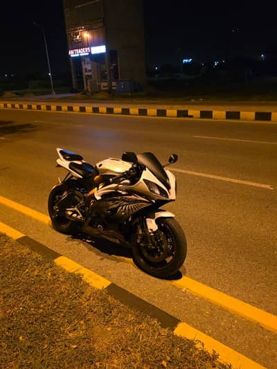 Yamaha YZF- R6 2011