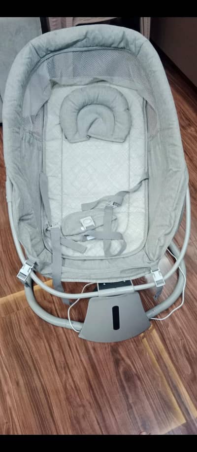 3 in one aura deluxe bassinet