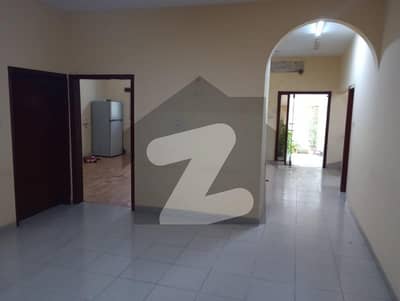 2000 Square Yards House For Rent Is Available In Clifton - Block 5