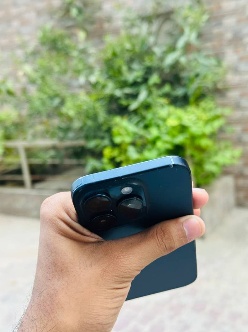 Apple iPhone 15 Pro 1