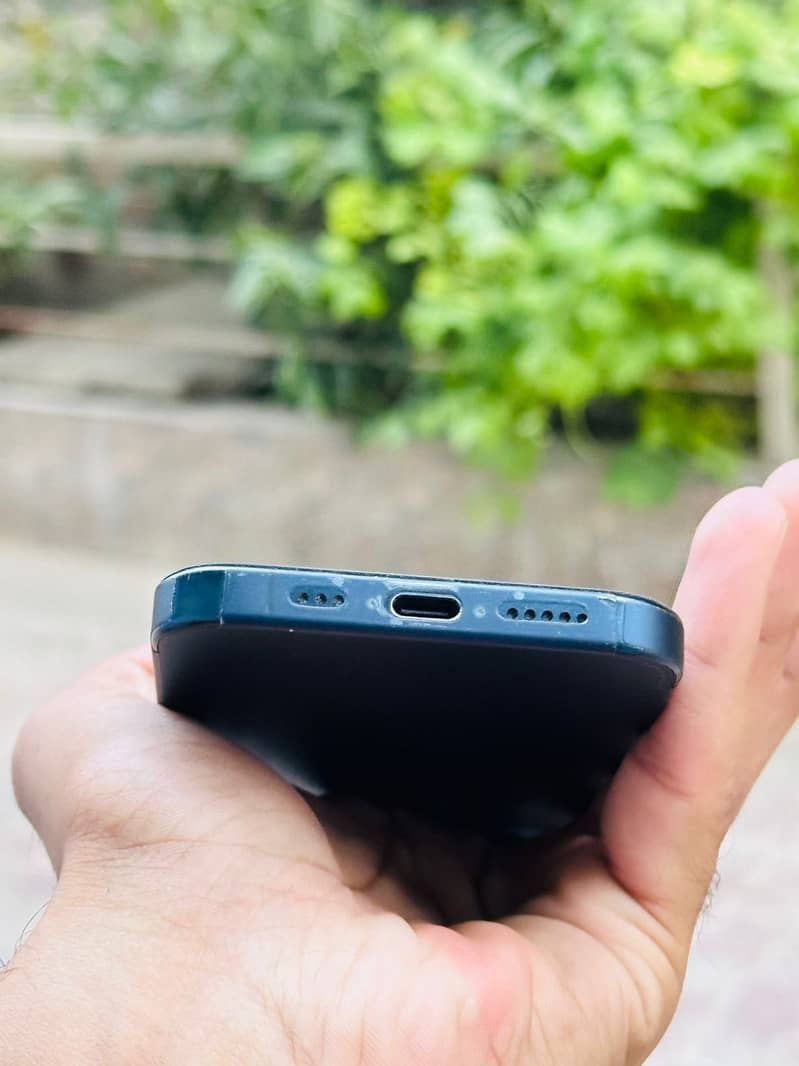 Apple iPhone 15 Pro 2