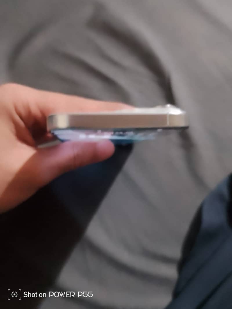 Apple iPhone 16 Pro Max 1