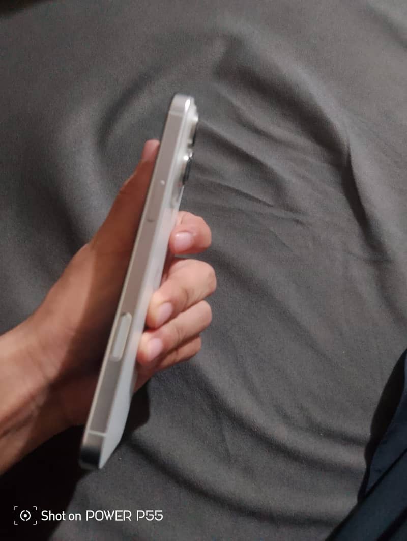 Apple iPhone 16 Pro Max 4