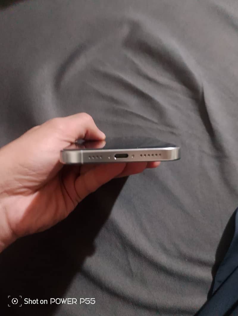 Apple iPhone 16 Pro Max 5