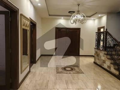 Clifton - Block 5 House Sized 1000 Square Yards For Rent