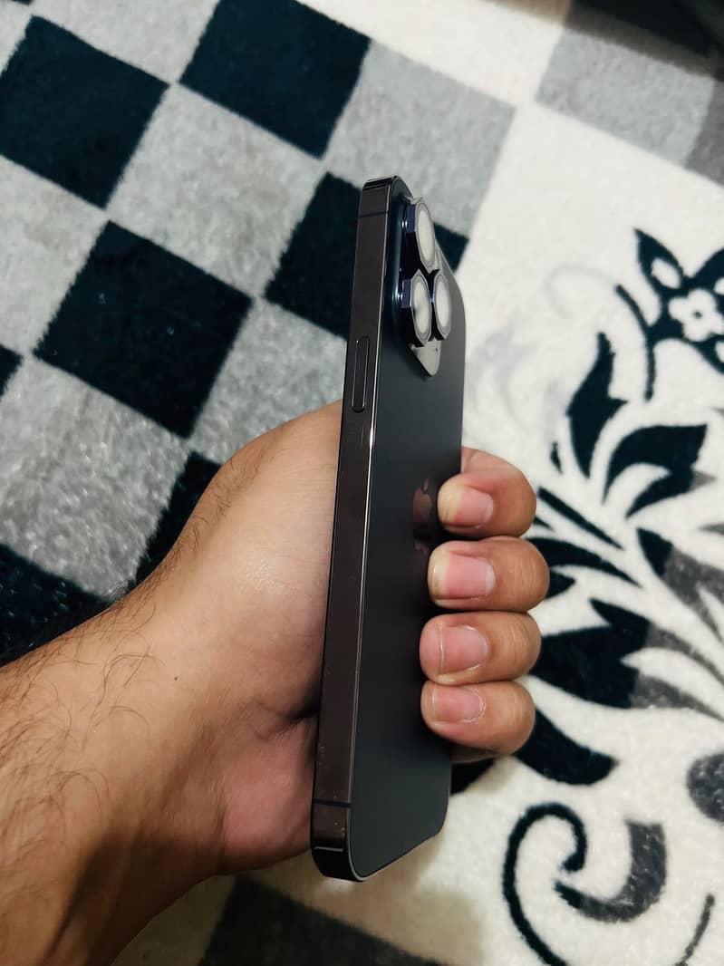 Apple iPhone 14 Pro Max 6