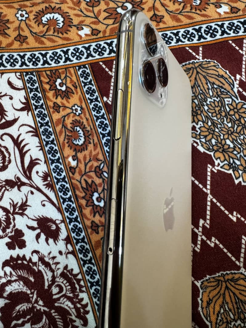 Apple iPhone 11 Pro Max 3