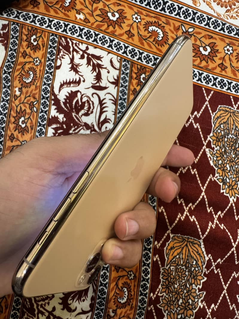 Apple iPhone 11 Pro Max 5