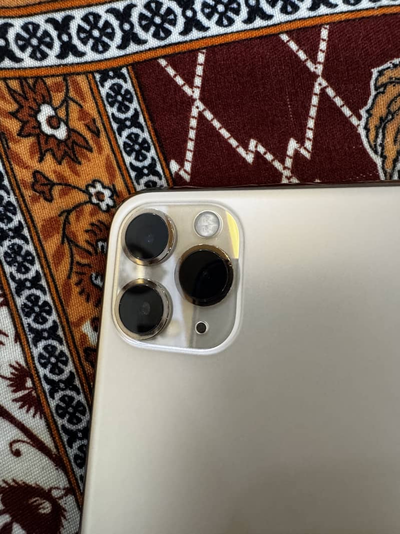 Apple iPhone 11 Pro Max 8