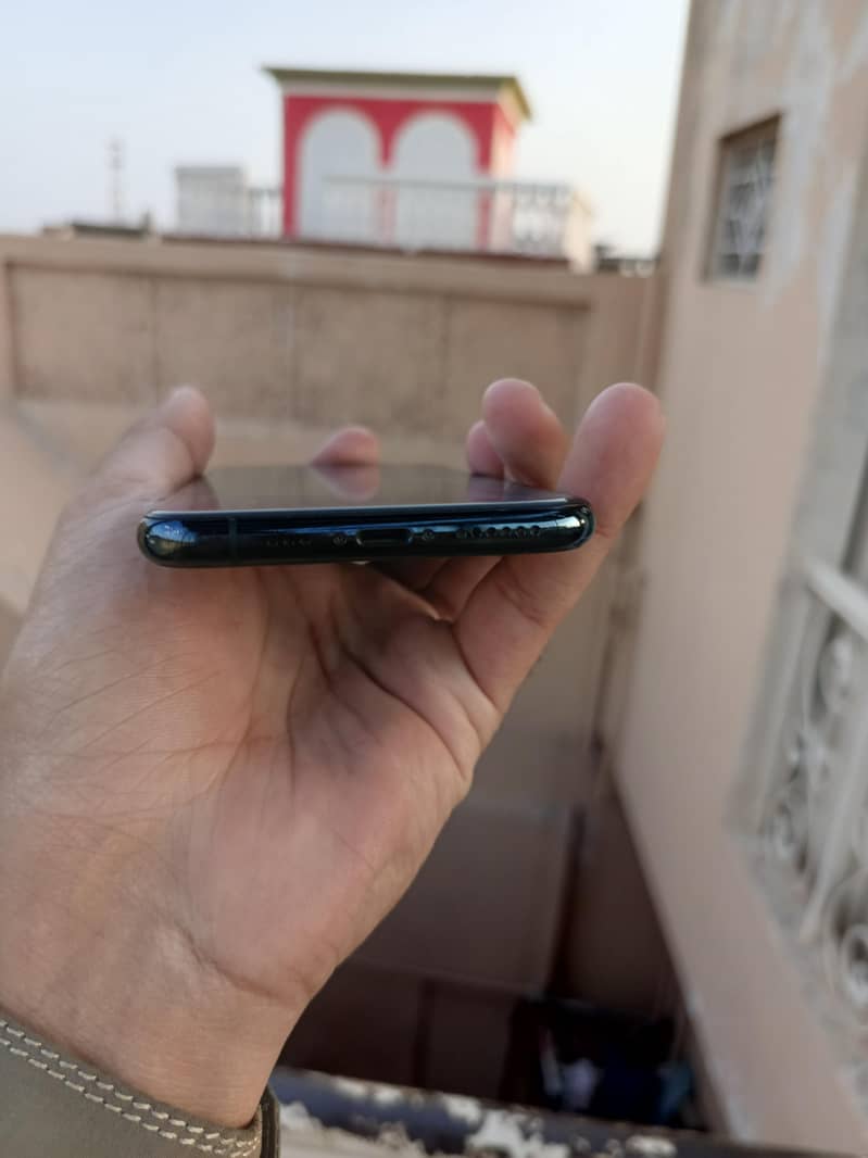 Apple iPhone 11 Pro 2