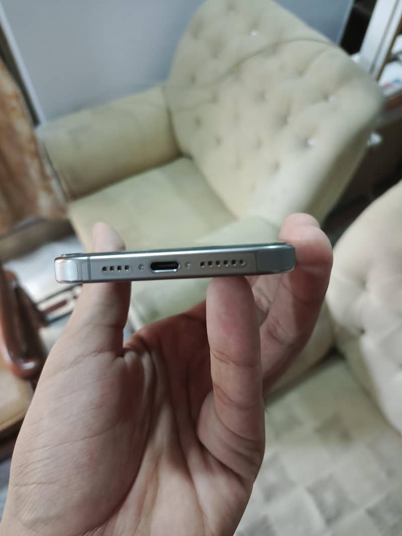 Apple iPhone 15 Pro Max 4