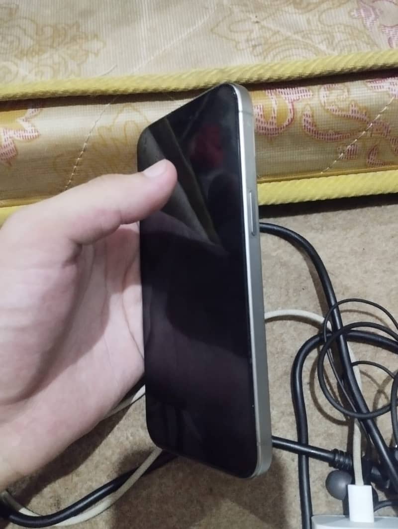 Apple iPhone 15 Pro Max 2