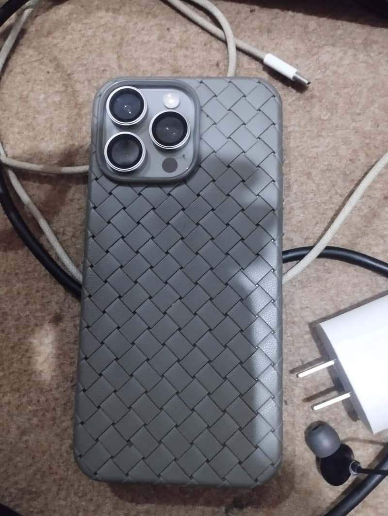 Apple iPhone 15 Pro Max 5