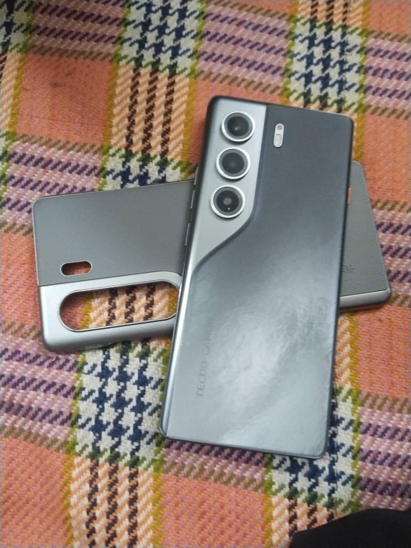 Tecno camon 40pro 1