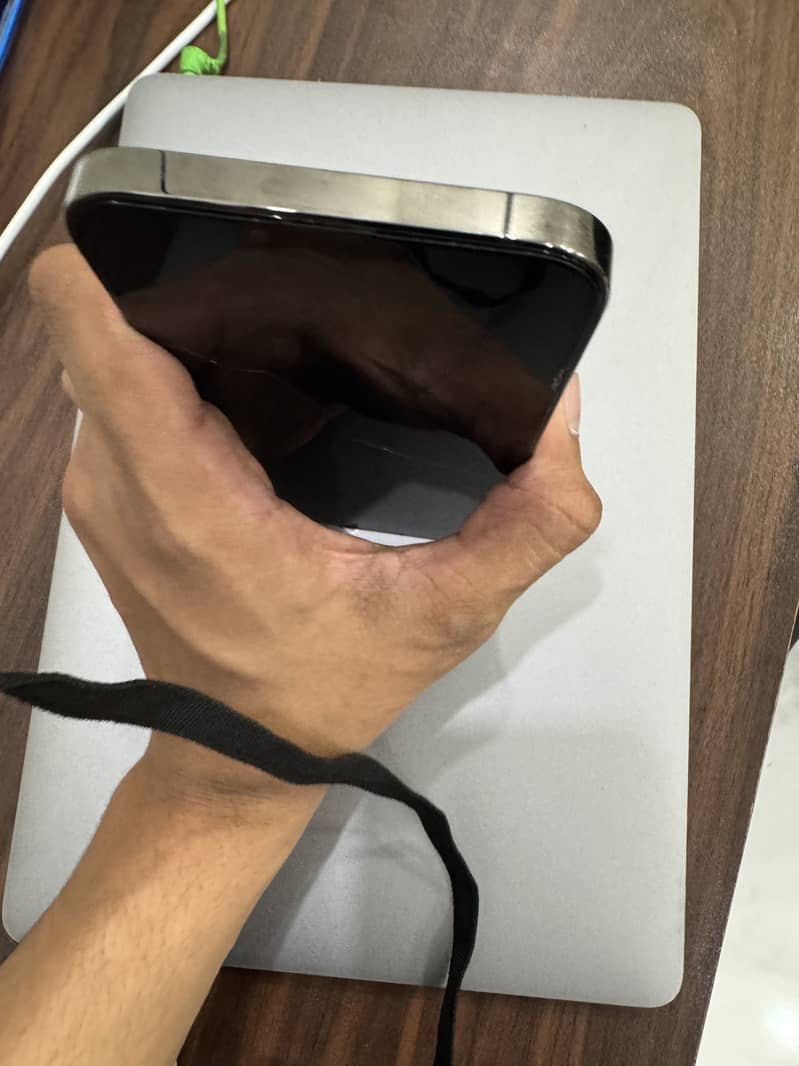 Apple iPhone 13 Pro Max 2