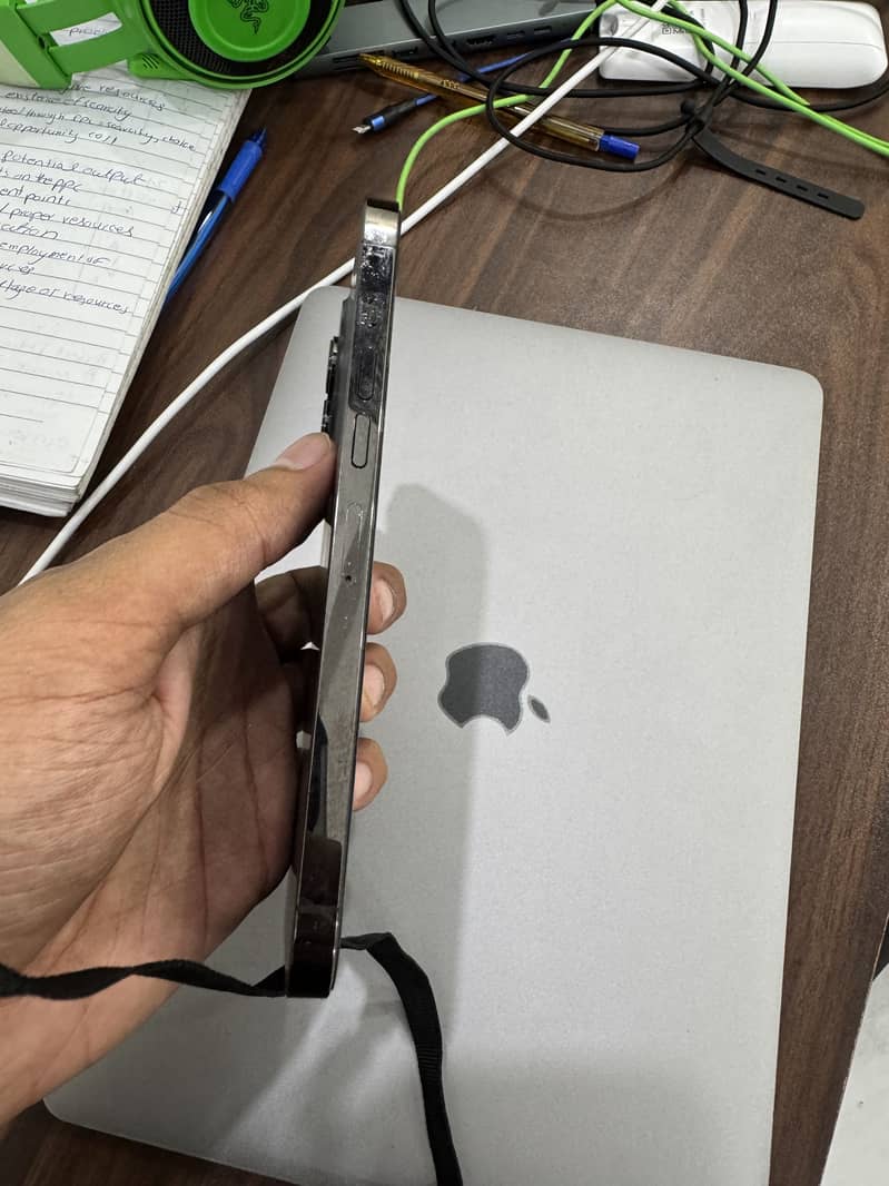 Apple iPhone 13 Pro Max 4