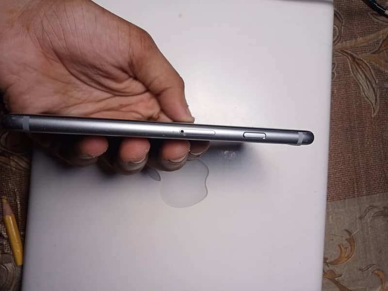Apple iPhone 6S 4