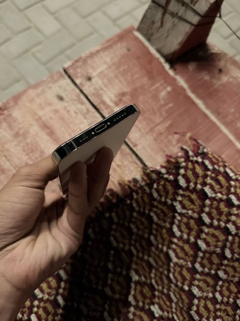 Apple iPhone 12 Pro 2